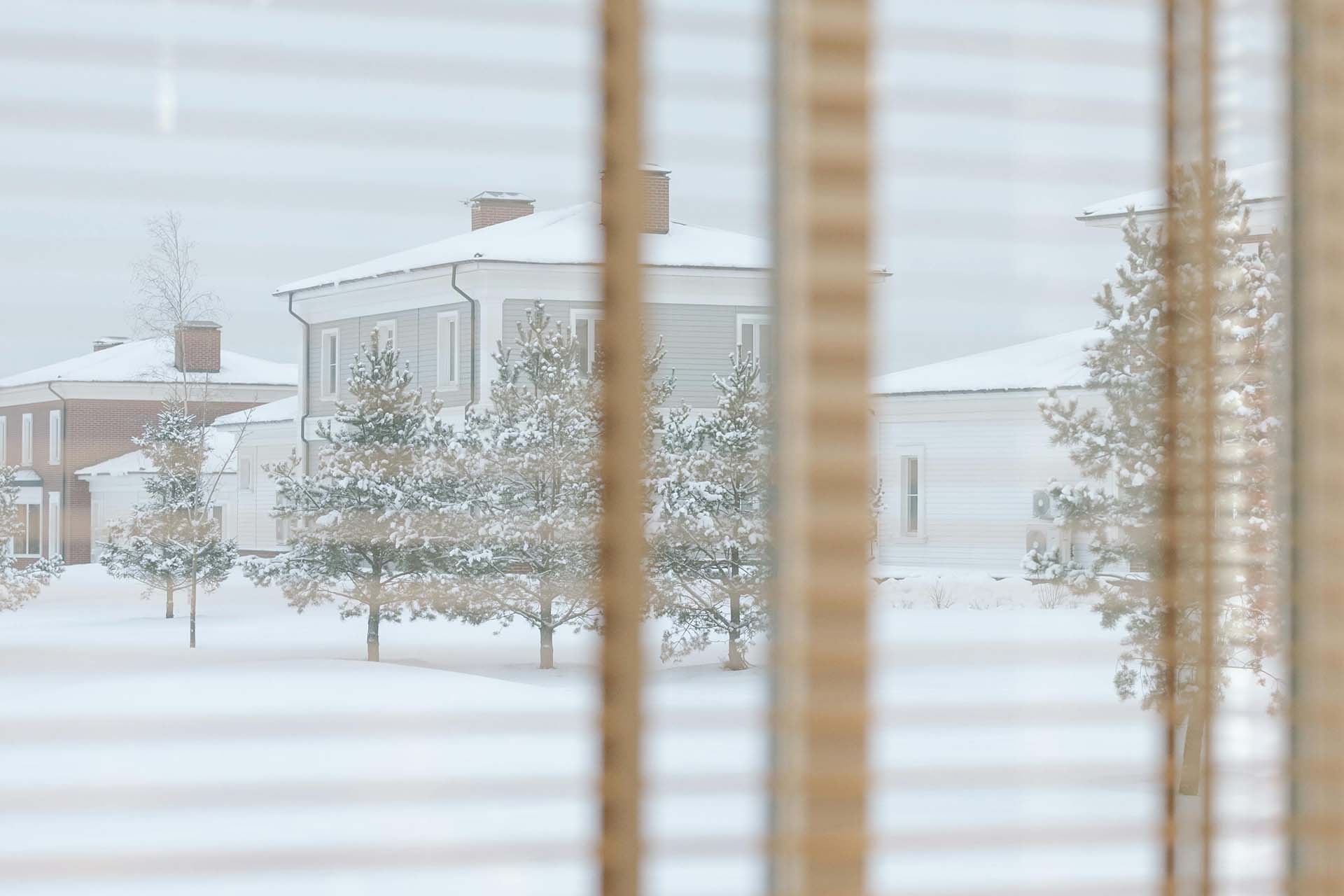 ett vintrigt bostadslandskap