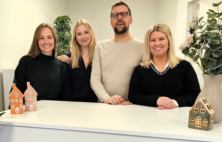 Fyra kundkoordinatorer, redo att svara på dina frågor